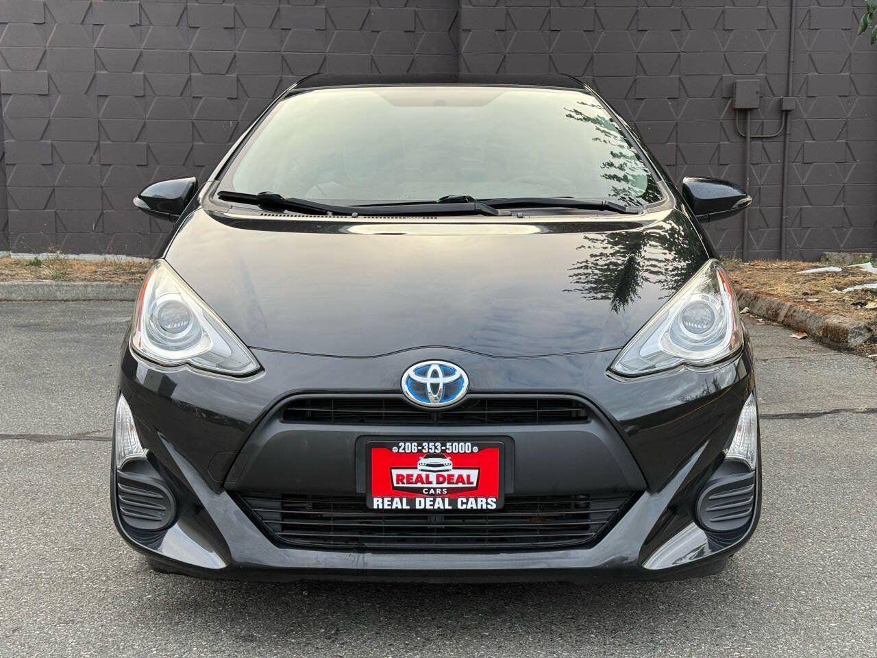 Used 2016 Toyota Prius C One FWD image 3