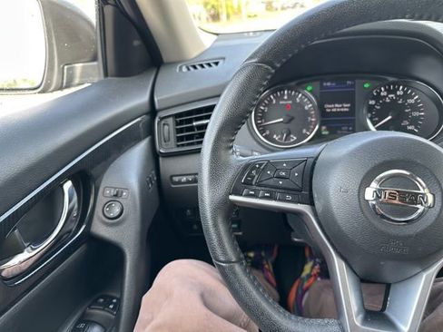 Used 2019 Nissan Rogue SL image 40