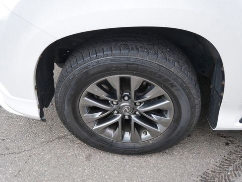 Used 2018 Lexus GX 460 image 9