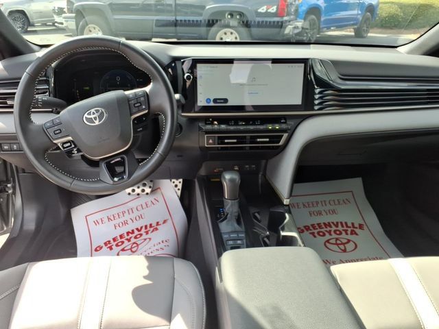 Used 2025 Toyota Camry SE FWD image 9