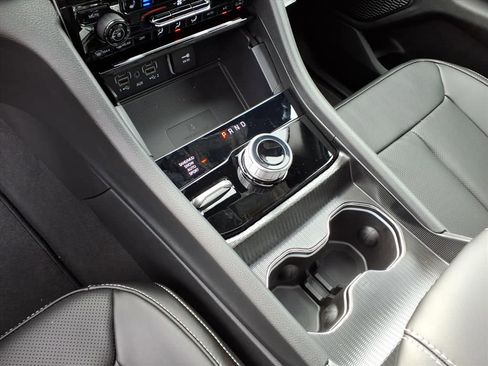 New 2025 Jeep Grand Cherokee Limited w/ Luxury Tech Group II image 17