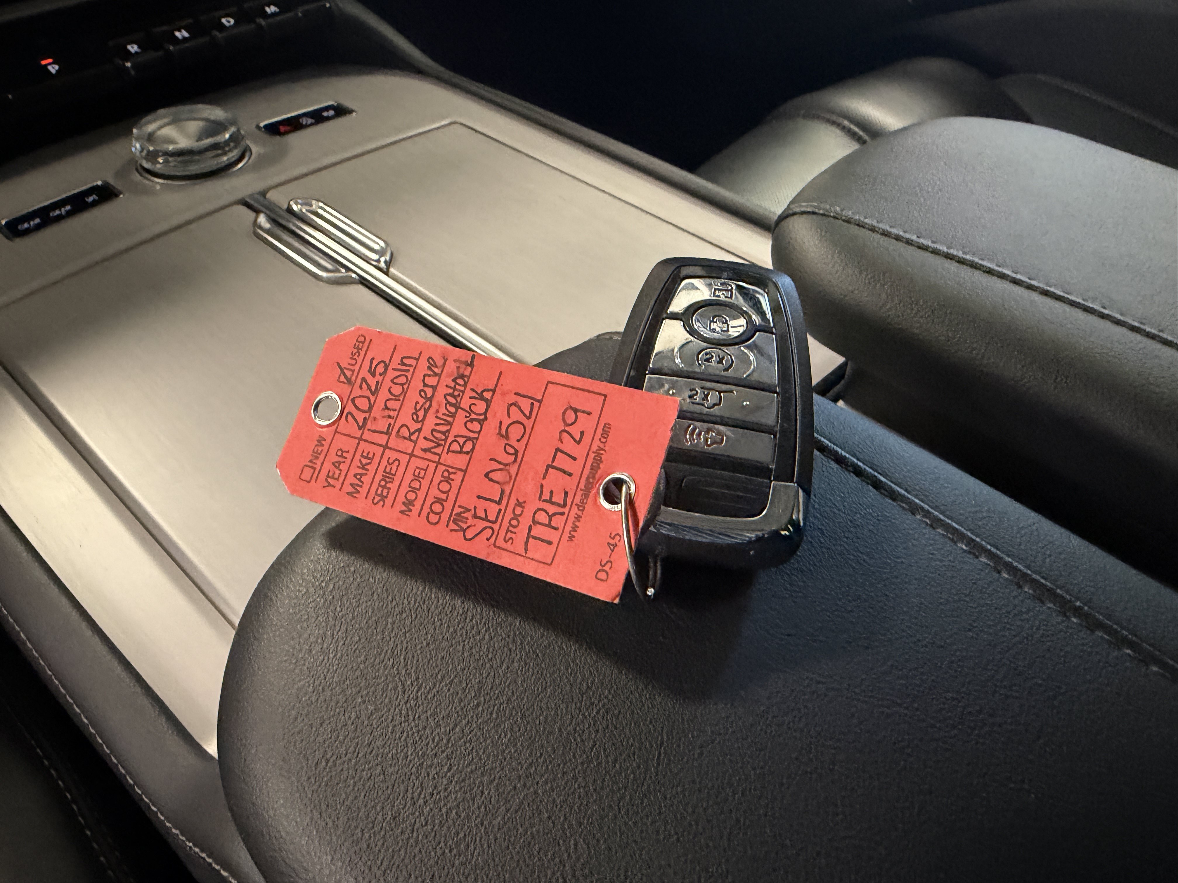 Used 2025 Lincoln Navigator L Reserve AWD/4WD image 16