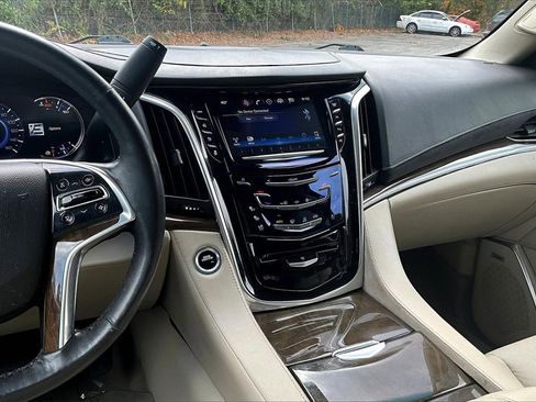 Certified 2020 Cadillac Escalade Luxury image 10