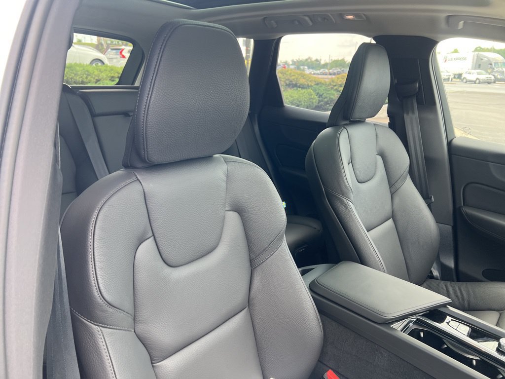 Certified 2025 Volvo XC60 T8 Plus w/ Protection Package Premier AWD/4WD image 35