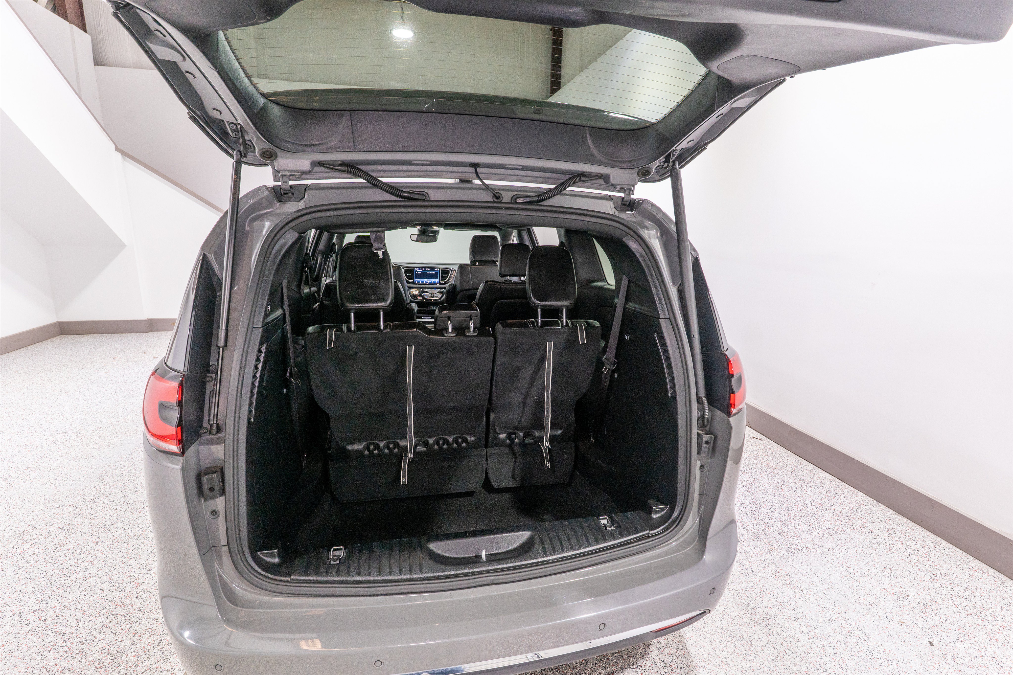 Used 2025 Chrysler Pacifica Select FWD image 33