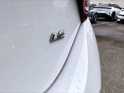 Used 2018 Toyota Corolla LE FWD image 9