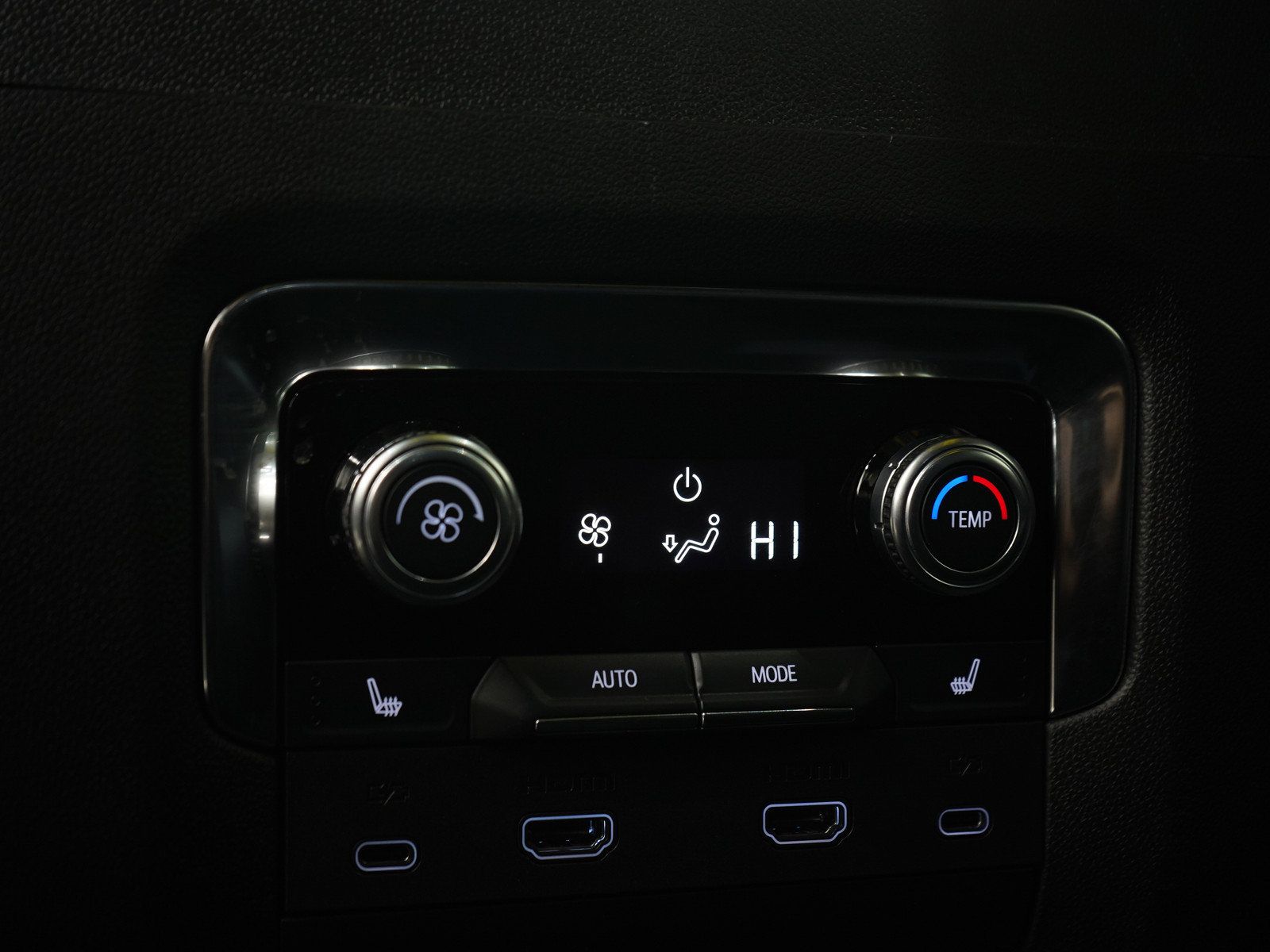 Used 2025 GMC Yukon XL Denali w/ Denali Reserve Package AWD/4WD image 18