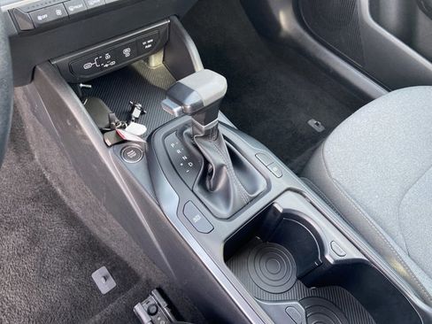 Used 2025 Kia K4 LXS image 39