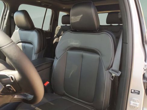 New 2025 Jeep Grand Cherokee Limited RWD image 14