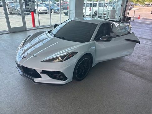 Used 2022 Chevrolet Corvette Stingray Preferred Cpe w/ Z51 Performance Package RWD image 2