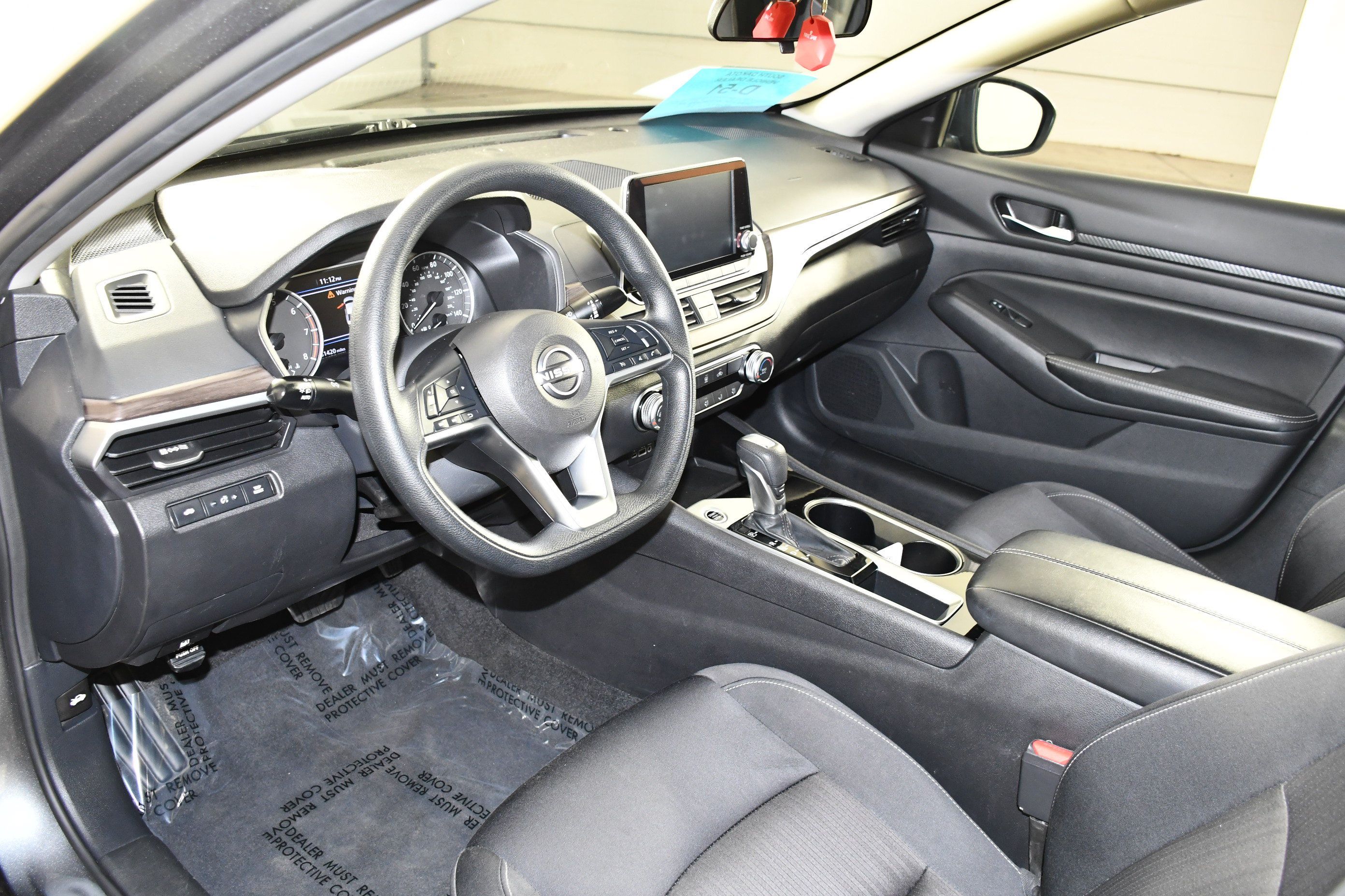Used 2024 Nissan Altima 2.5 SV FWD image 2