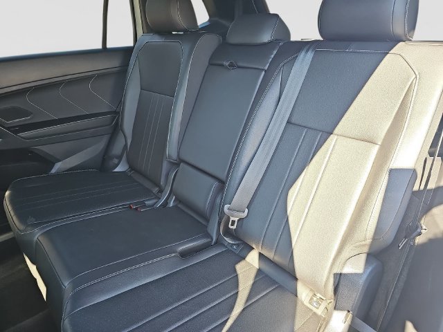 Used 2023 Volkswagen Tiguan SE R-Line FWD image 16