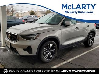 Used 2025 Volvo XC40 B5 Core video 1