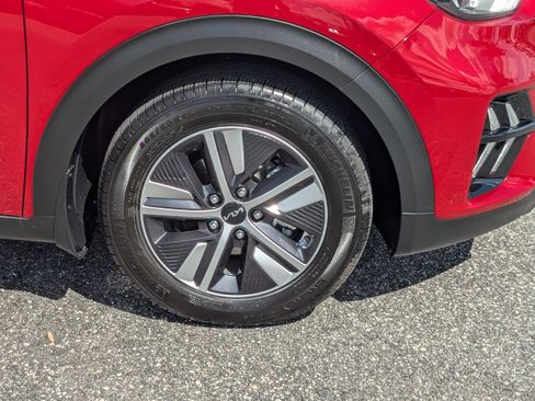 Used 2022 Kia Niro EX Premium image 10