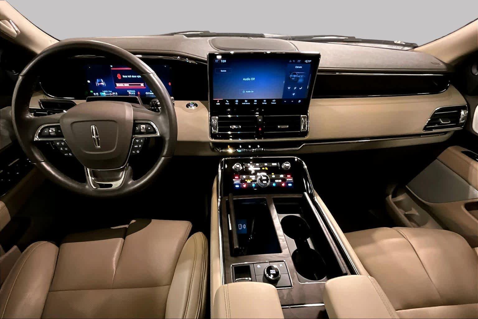 Used 2022 Lincoln Navigator Reserve AWD/4WD image 15