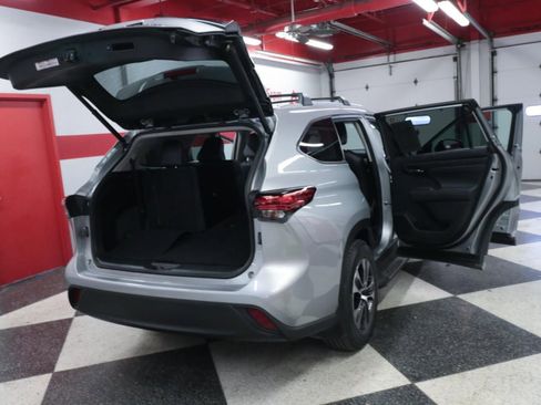 Used 2022 Toyota Highlander XLE image 28