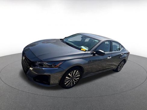 Used 2025 Nissan Altima 2.5 SV image 4