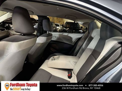 Used 2025 Toyota Corolla LE FWD image 12