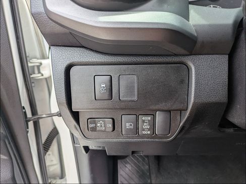Used 2022 Toyota Tacoma TRD Sport w/ TRD Premium Sport Package AWD/4WD image 16