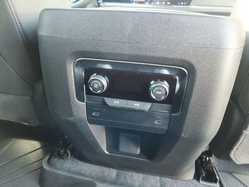 New 2026 Chevrolet Suburban LS image 7