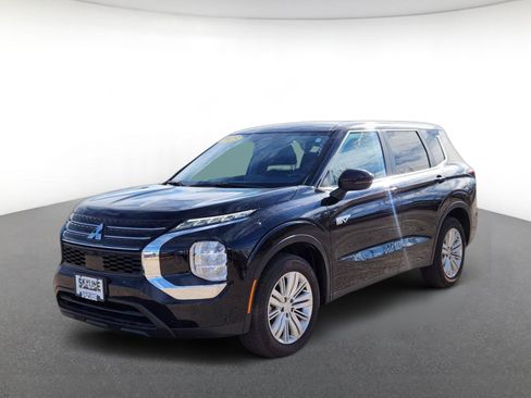 Used 2025 Mitsubishi Outlander ES AWD/4WD image 2