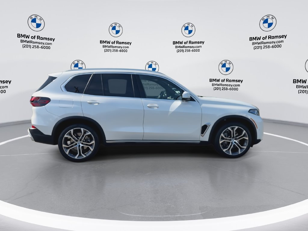 Used 2024 BMW X5 xDrive40i w/ Premium Package AWD/4WD image 9
