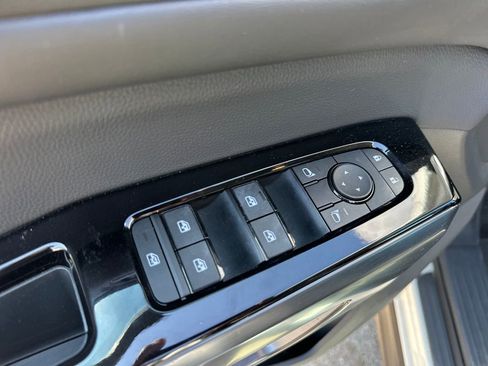 Used 2024 Nissan Pathfinder SL FWD image 14