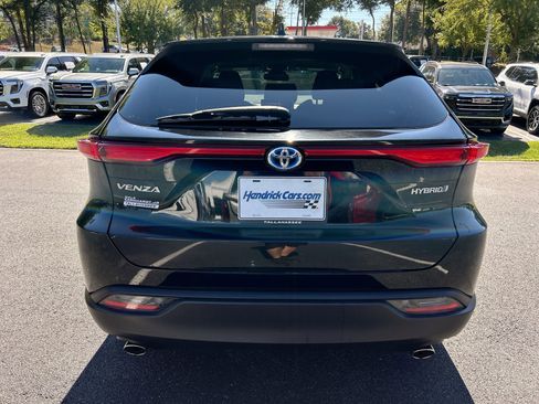 Used 2021 Toyota Venza LE image 8