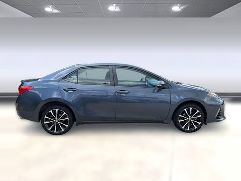 Used 2017 Toyota Corolla SE w/ Carpet Mat Package (TMS) FWD image 8