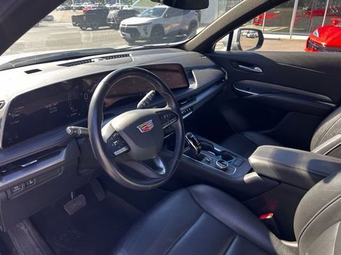 Used 2024 Cadillac XT4 Premium Luxury image 5