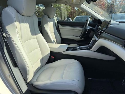 Used 2019 Honda Accord Touring image 7