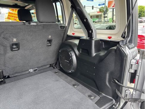 Used 2018 Jeep Wrangler Unlimited Sport S AWD/4WD image 22