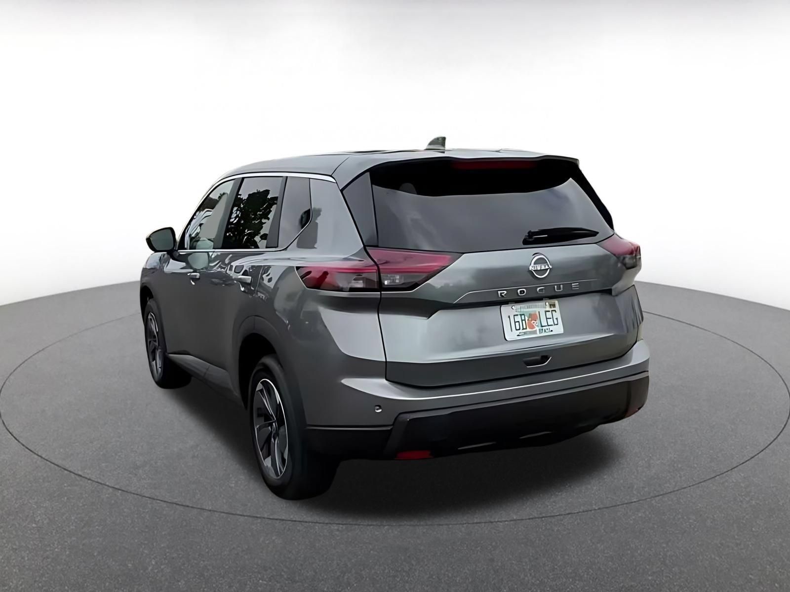 Used 2025 Nissan Rogue SV FWD image 10