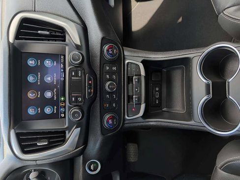 Used 2024 GMC Terrain SLT image 15