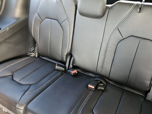 New 2026 Chrysler Pacifica Select image 11