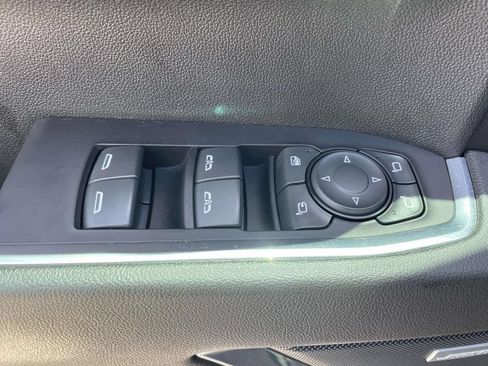 Used 2022 GMC Sierra 1500 SLT w/ SLT Convenience Package AWD/4WD image 18