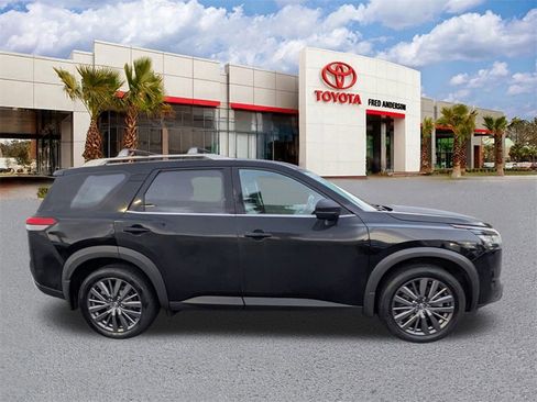 Used 2023 Nissan Pathfinder SL w/ SL Premium Package image 3