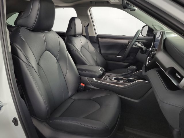 Used 2026 Toyota Highlander Limited AWD/4WD image 15