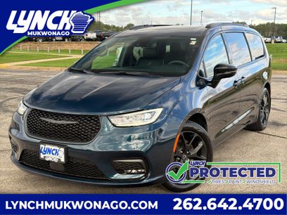 Used 2025 Chrysler Pacifica Limited