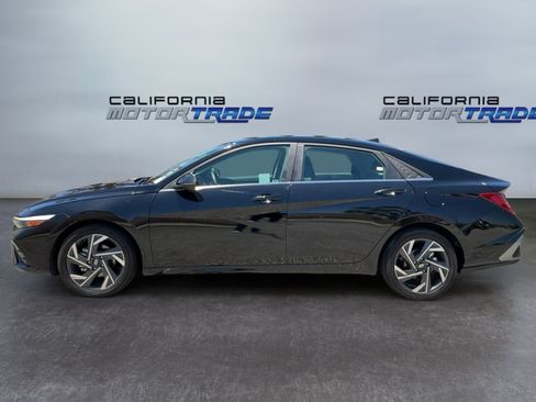 Used 2025 Hyundai Elantra Limited FWD image 8