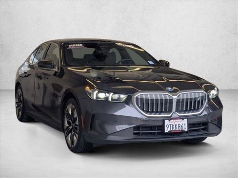 Used 2025 BMW i5 eDrive40i w/ Premium Package image 3