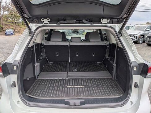 Used 2023 Toyota Highlander XLE AWD/4WD image 5