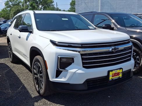 New 2025 Chevrolet Traverse LT w/ Sun and Wheel Package image 2