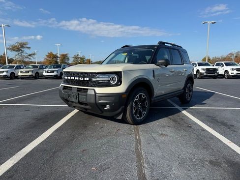 New 2025 Ford Bronco Sport Outer Banks w/ Outer Banks Tech Package+ image 3