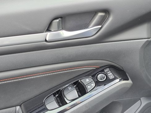 Used 2023 Nissan Altima 2.0 SR image 36