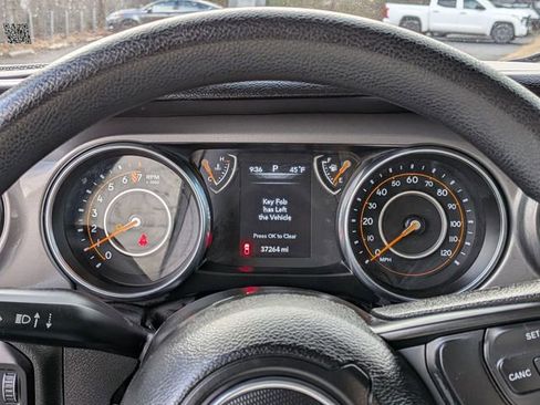 Used 2023 Jeep Gladiator Sport image 17