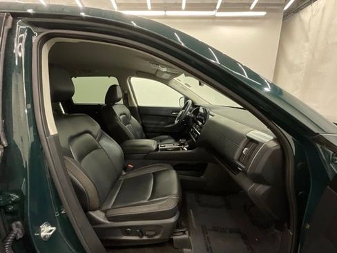 Used 2024 Nissan Pathfinder SL AWD/4WD image 23