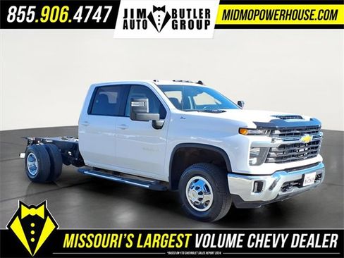Used 2025 Chevrolet Silverado 3500 LT w/ Convenience Package image 9