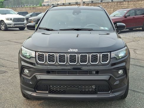 Used 2024 Jeep Compass Latitude AWD/4WD image 2