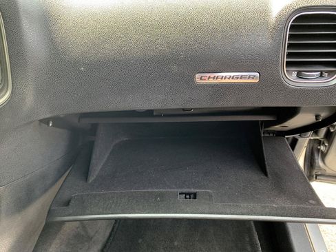 Used 2012 Dodge Charger SE RWD image 37